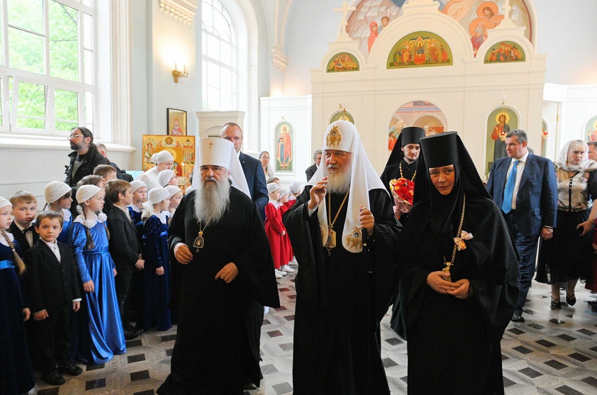 Святейший Патриарх Кирилл посетил Свято-Владимирскую школу и Центр помощи молодым мамам при Воскресенском Новодевичьем монастыре