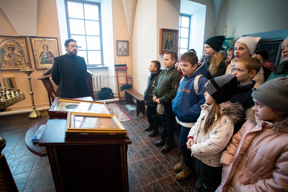 Юровичскую обитель Туровской епархии с ознакомительной экскурсией посетили учащиеся сельской школы и ясли сада