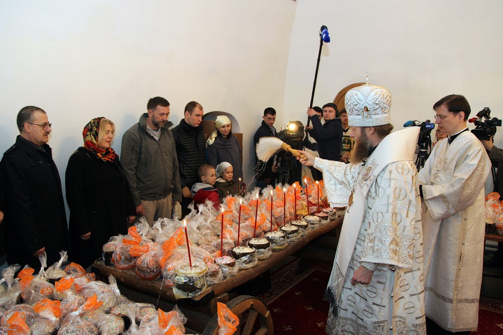 В Новоспасском монастыре состоялось освящение куличей для российских военнослужащих в Сирии