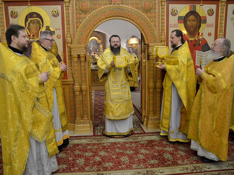 Митрополит Смоленский и Дорогобужский Исидор совершил Литургия в Авраамиевом монастыре