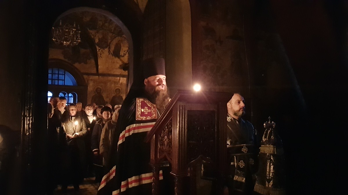 Епископ Парамон отслужил в Саввино-Сторожевском монастыре повечерие с чтением Покаянного канона