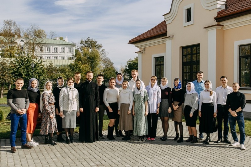 Жировичский монастырь посетила молодежь из движения «AGIOS»