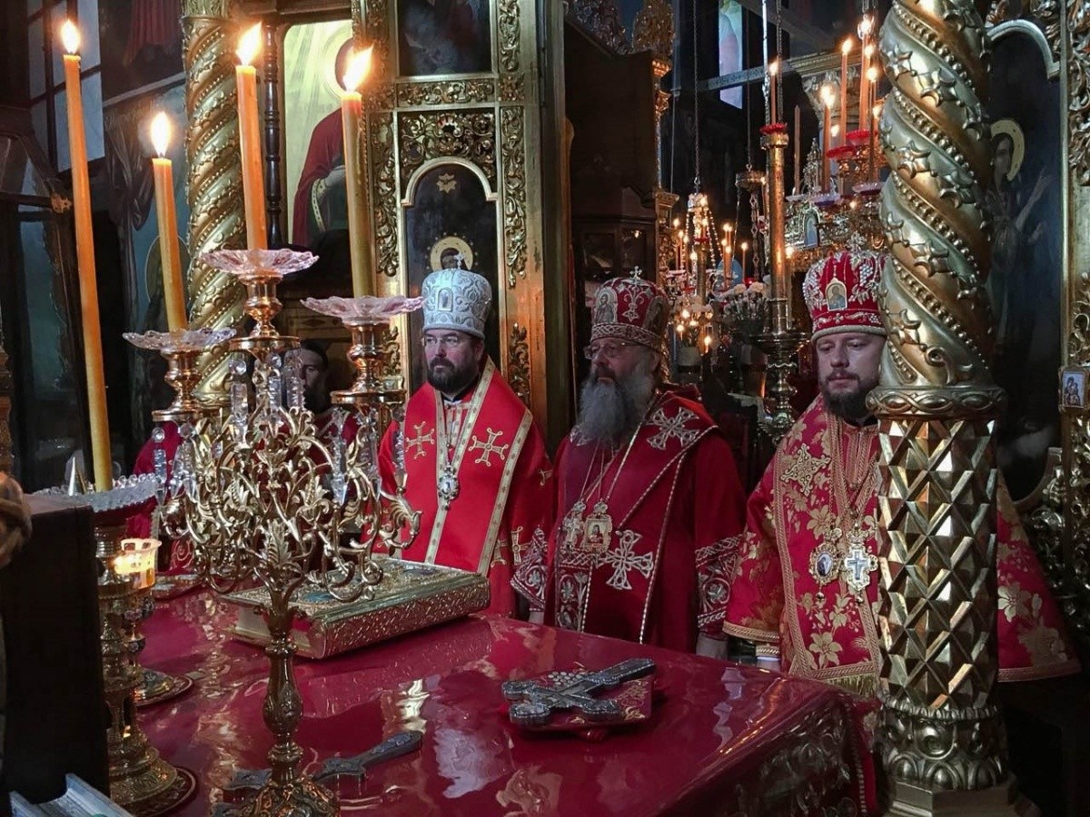 Митрополит Кирилл возглавил престольный праздник в Русском на Афоне Пантелеимоновом монастыре