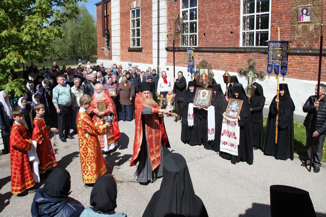 В Никольском Шостьенском монастыре состоялось торжественное богослужение в честь престольного праздника