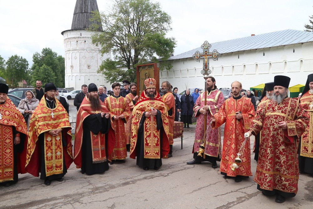 Состоялся крестный ход с иконой свт. Николая Чудотворца в Иосифо-Волоцкий монастырь
