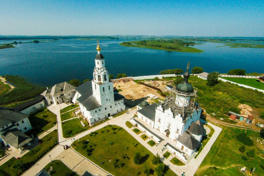 Свияжский Успенский монастырь – остров молитвы