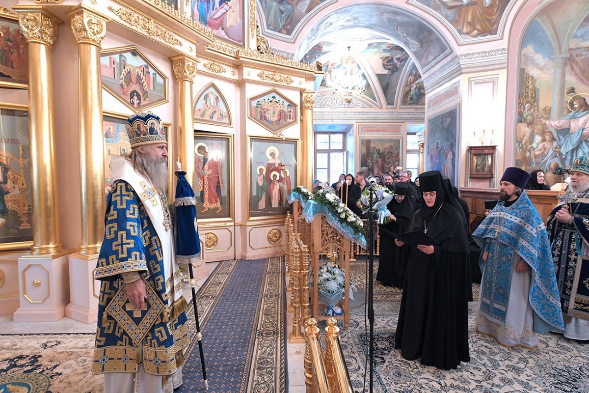 Архиепископ Феогност возглавил престольный праздник в Покровском монастыре Москвы