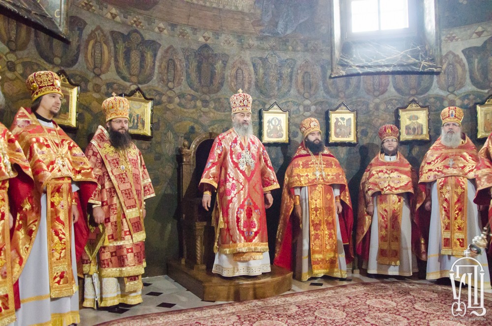Митрополит Онуфрий отслужил Литургию в Киево-Печерской лавре в день памяти вмч. Димитрия