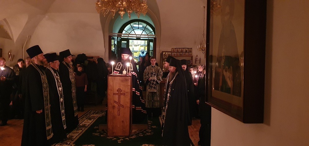 Епископ Зарайский Константин совершил великое повечерие в Заиконоспасском ставропигиальном монастыре