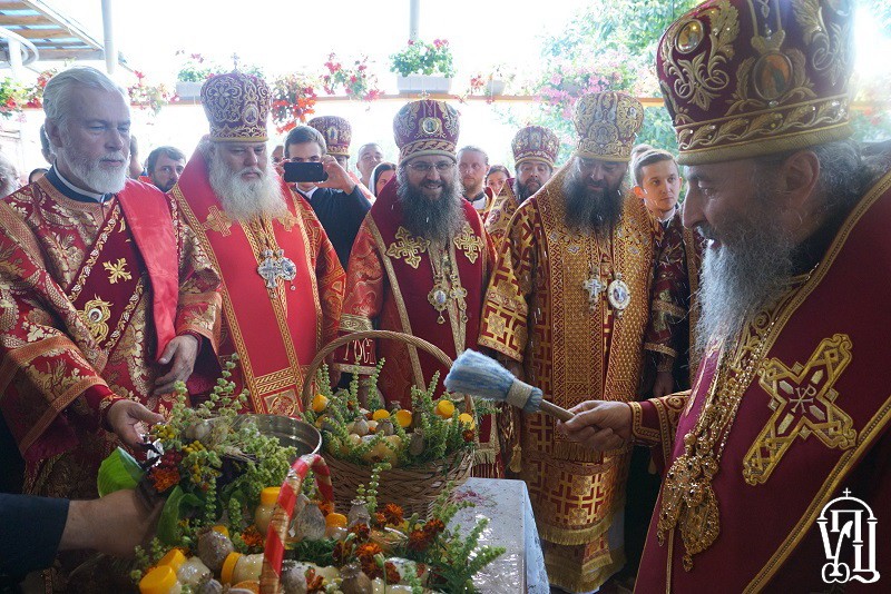 Блаженнейший митрополит Онуфрий совершил богослужение в Аннинском монастыре на Буковине