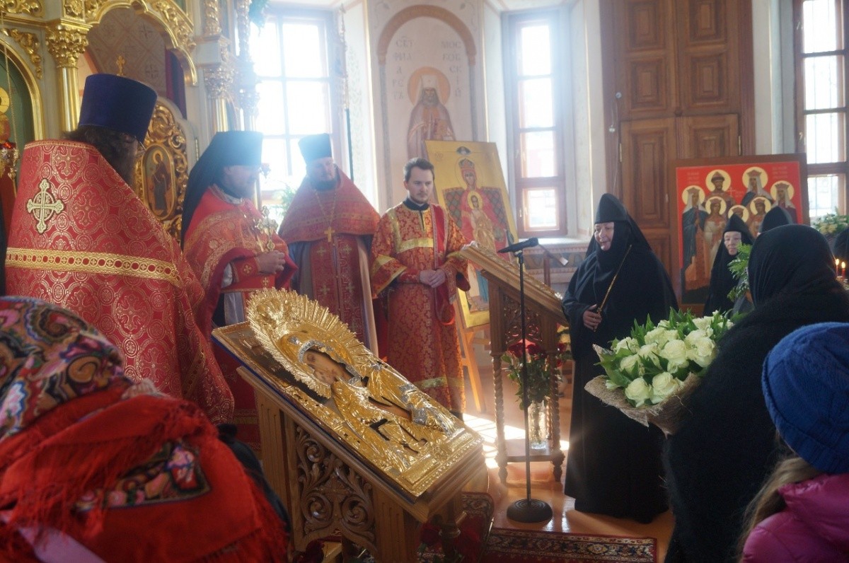 Настоятельницу Аносина монастыря поздравили с днем рождения