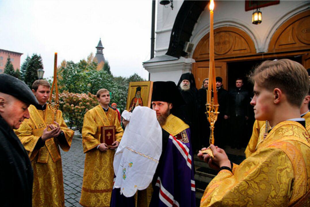 В Новоспасский монастырь принесена побывавшая на МКС икона свт. Луки (Войно-Ясенецкого)