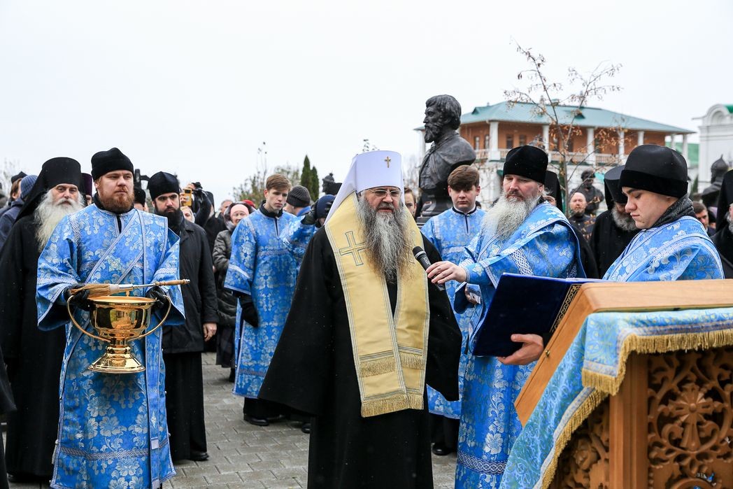 В Вознесенском Печерском монастыре Нижнего Новгорода состоялось открытие аллеи великих князей Рюриковичей