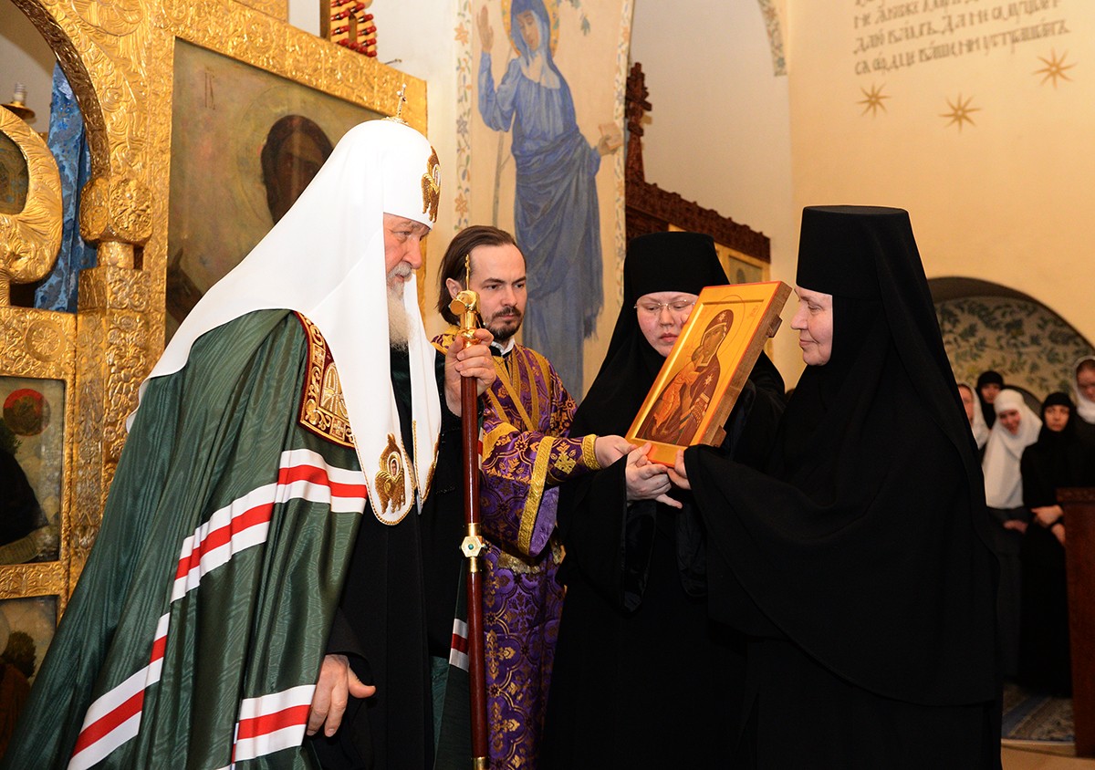 В канун Великого Четвертка Патриарх Кирилл принял участие в вечернем богослужении в Марфо-Мариинской обители 