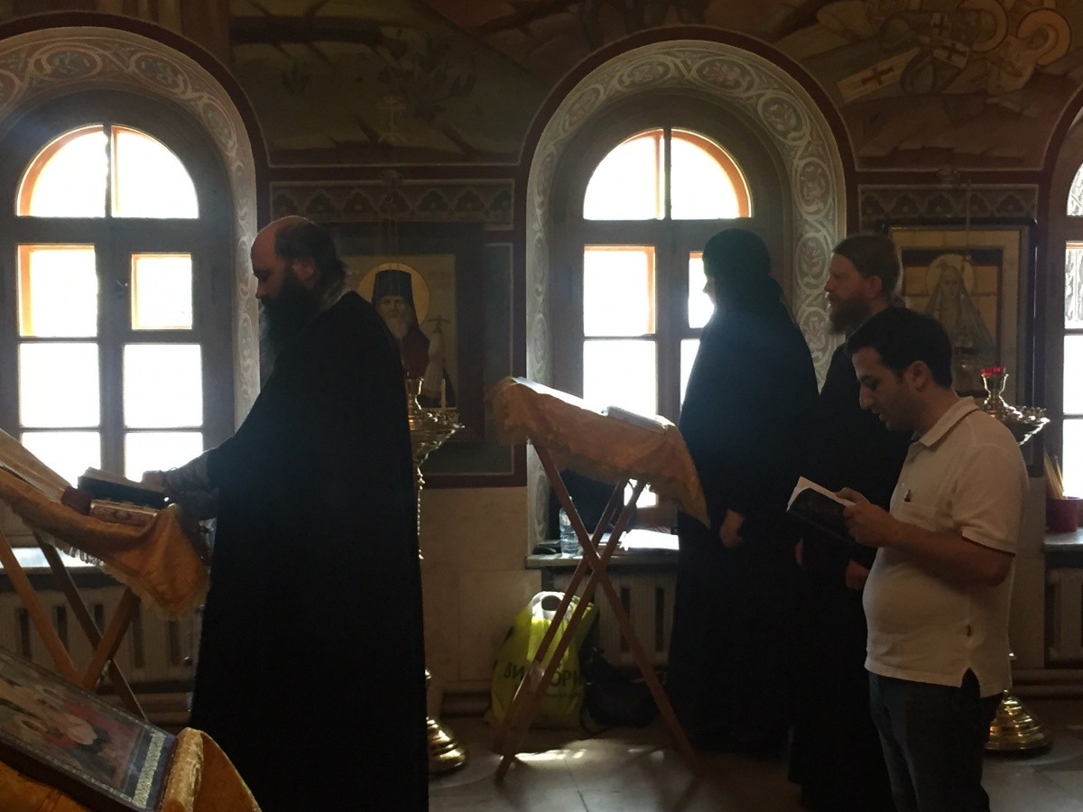 Члены общины православных армян России помолились в Зачатьевском монастыре перед образом сщмч. Владимира 