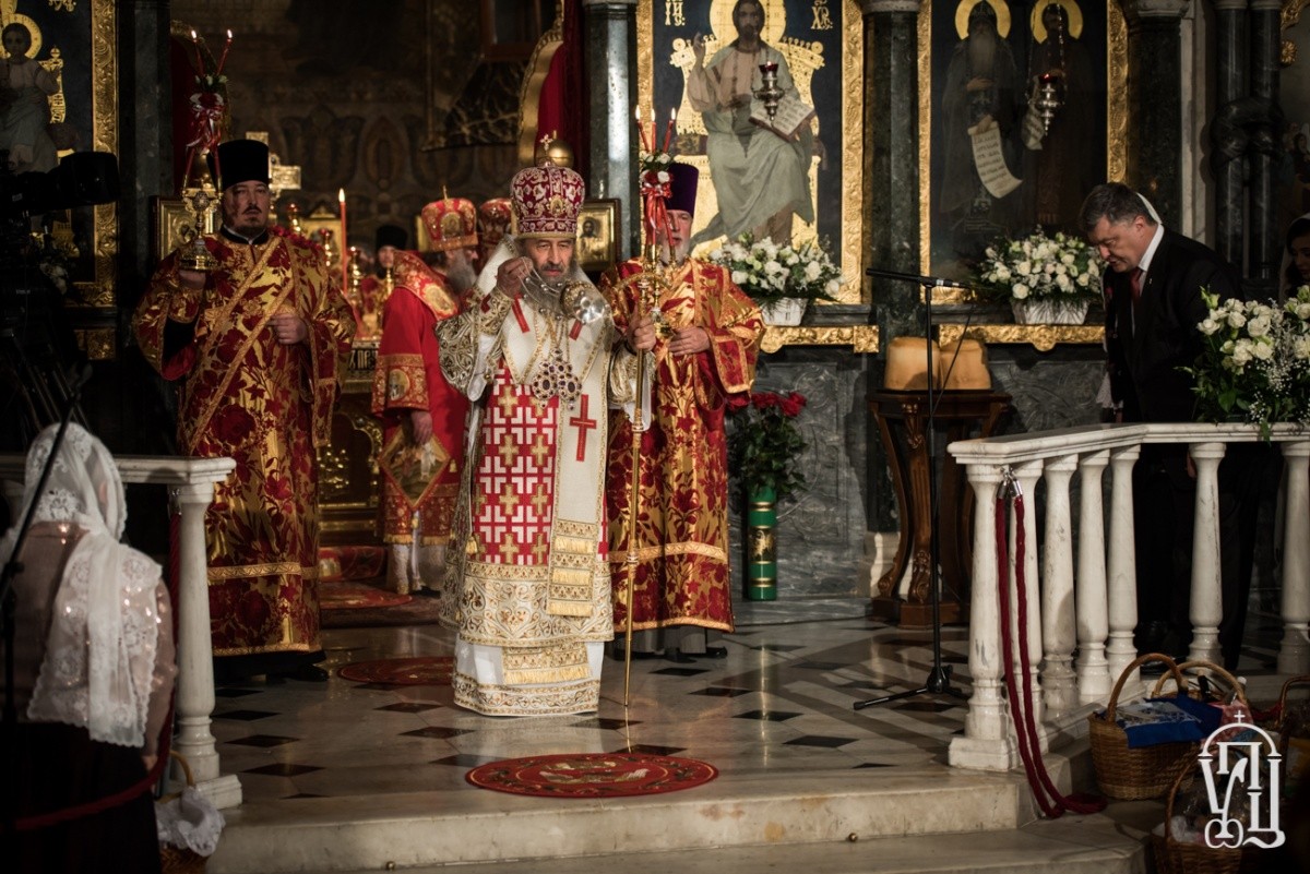 Блаженнейший митрополит Онуфрий возглавил в Киево-Печерской лавре пасхальное богослужение 