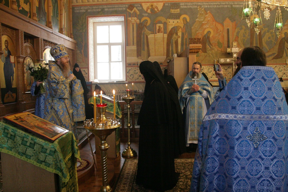 В день 30-летия монашеского пострига настоятельницы Шамординского монастыря епископ Можайский Иосиф совершил Литургию в обители 