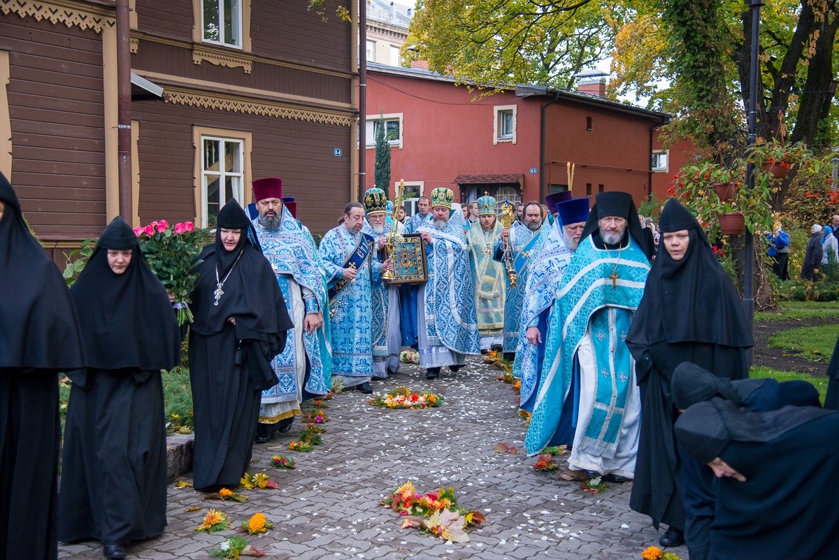 В Рижском Свято-Троице-Сергиевом монастыре пребывала Курско-Коренная икона Богоматери «Знамение»