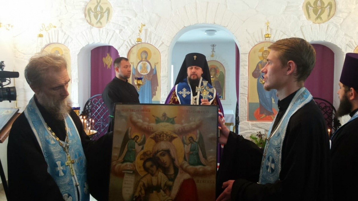 В Свято-Иннокентьевском монастыре Биробиджанской епархии пребывал список иконы Богоматери «Достойно есть» 