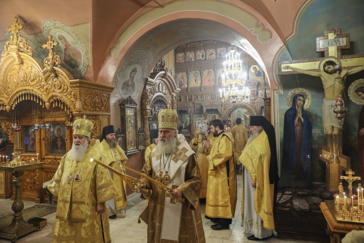 Председатель Синодального отдела по монастырям и монашеству совершил Литургию в Высоцком ставропигиальном монастыре