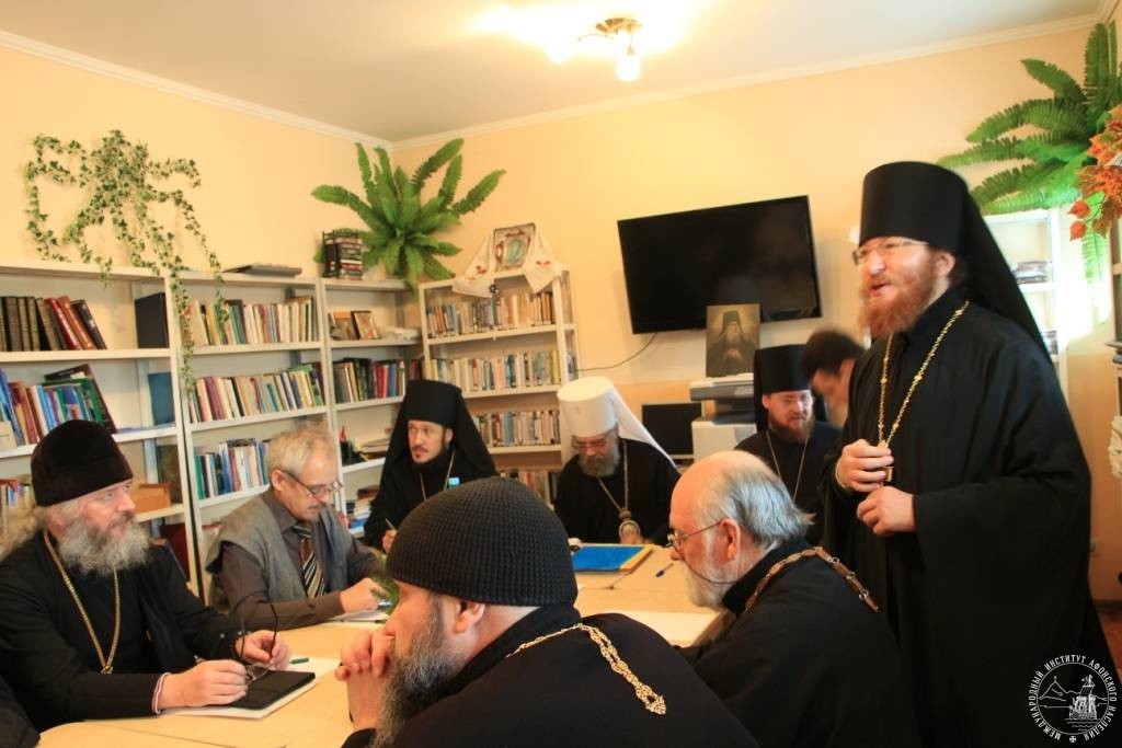 В Киевской епархии прошел круглый стол «Возрождение монашеских традиций исихазма прп. Паисием (Величковским) и его духовными наследниками»