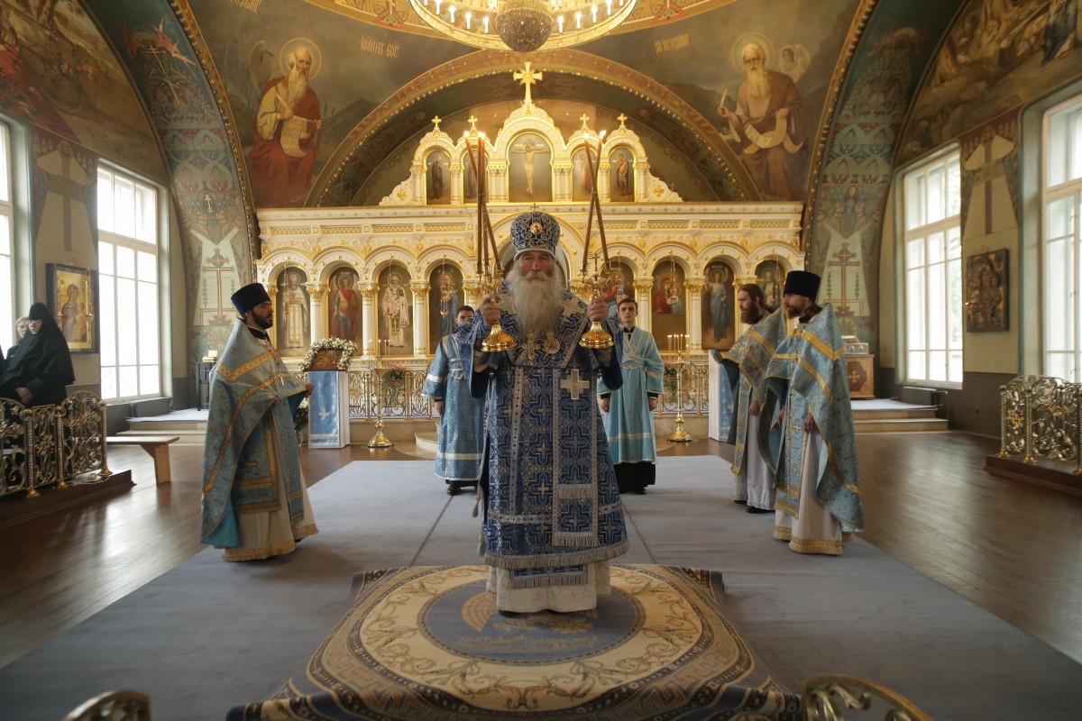 Епископ Феофилакт совершил Литургию в Богородице-Рождественском монастыре в день его престольного праздника