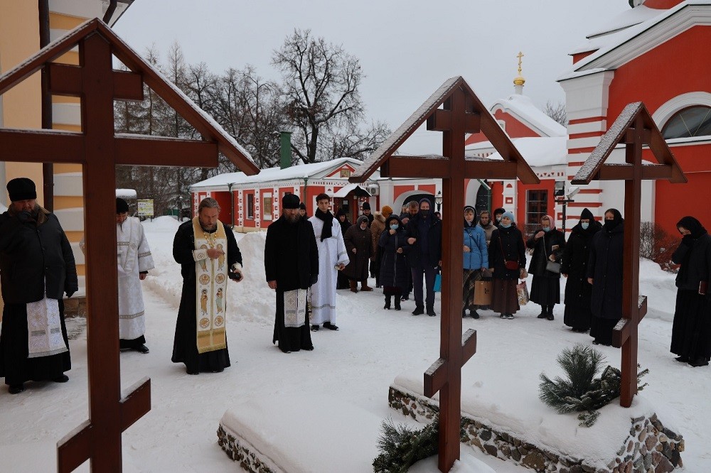 В Аносином монастыре в канун Рождества Христова молитвенно почтили память почивших настоятельниц