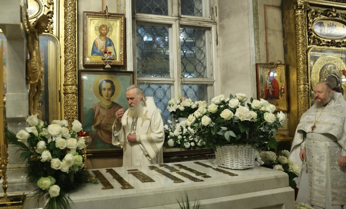 В день памяти Святейшего Патриарха Алексия II митрополит Каширский Феогност возглавил раннюю Литургию в Богоявленском соборе 