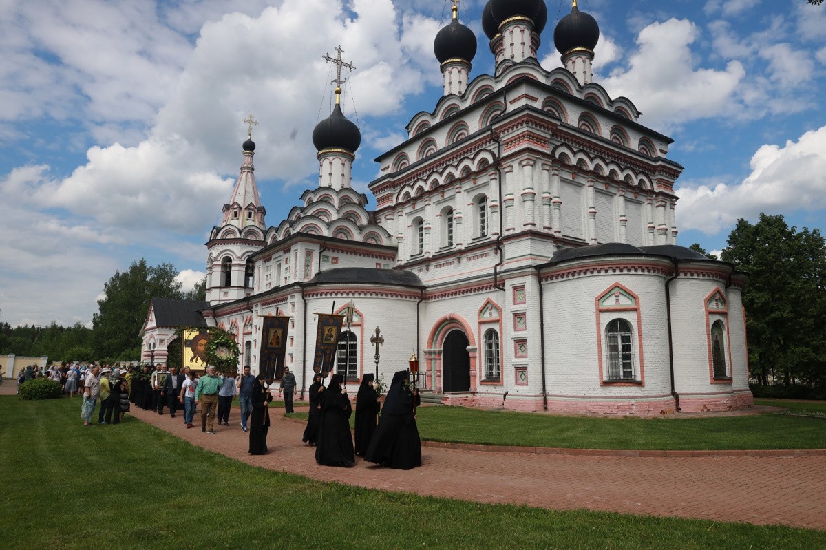 В Свято-Троицком Александро-Невском ставропигиальном монастыре отметили престольный праздник