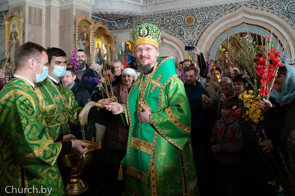 В праздник Входа Господня в Иерусалим Патриарший экзарх всея Беларуси отслужил Литургию в Свято-Елисаветинском монастыре