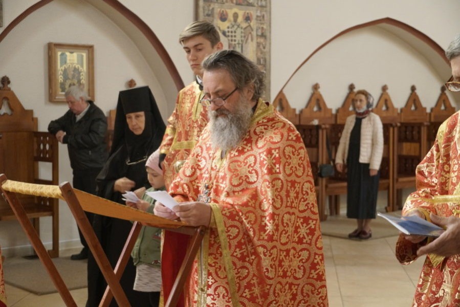 Архиепископ Серафим отслужил Литургию и панихиду в монастыре св. Екатерины под Калининградом