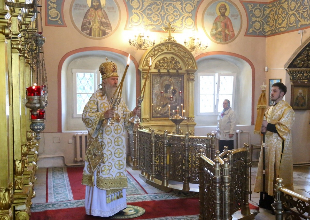Архиепископ Феогност возглавил Литургию в Николо-Угрешском монастыре