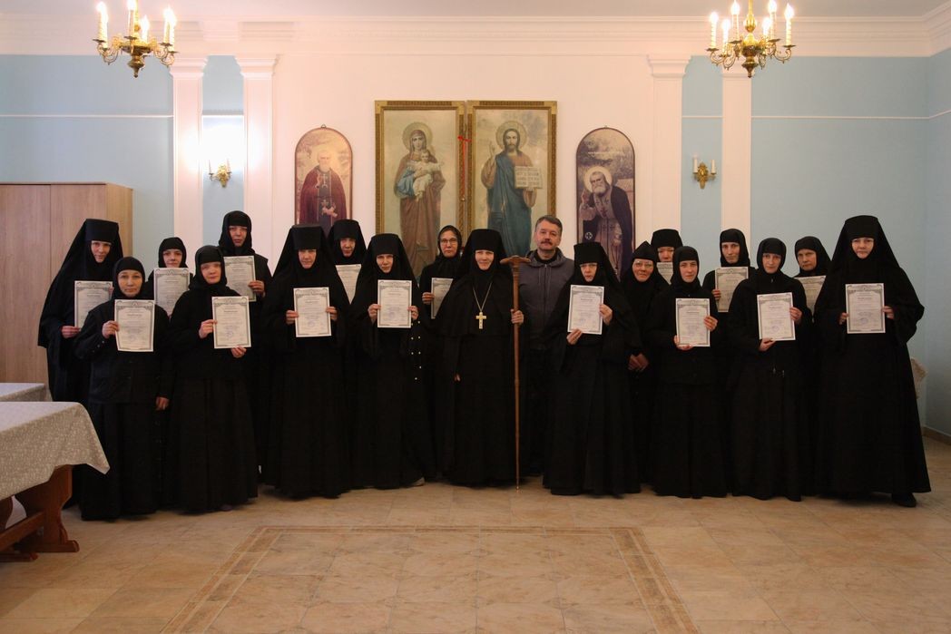 В Никольском Шостьенском монастыре состоялся первый выпуск слушательниц курсов базовой подготовки в области богословия для монашествующих 