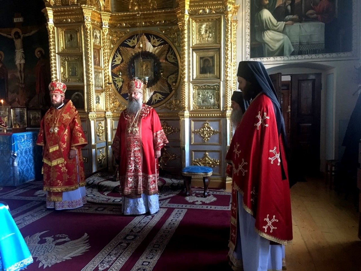 Митрополит Кирилл отслужил литургию в Русском на Афоне Свято-Пантелеимоновом монастыре