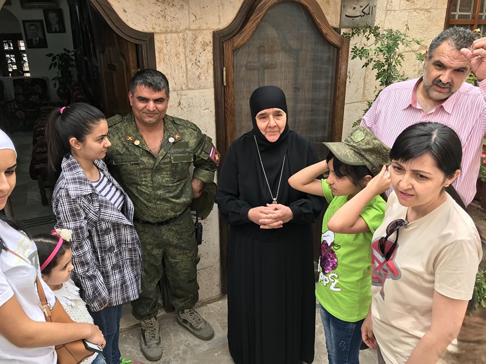 Российские военные передали гуманитарную помощь Сайданайскому монастырю под Дамаском