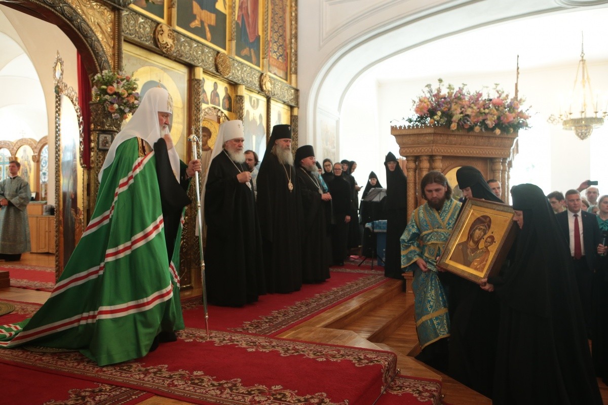 Патриарх Кирилл возглавил престольный праздник в Казанской пустыни в Шамордино