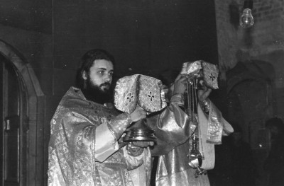 Первую Божественную Литургию совершил архимандрит Герман (Хапугин) в 1989 году..jpg