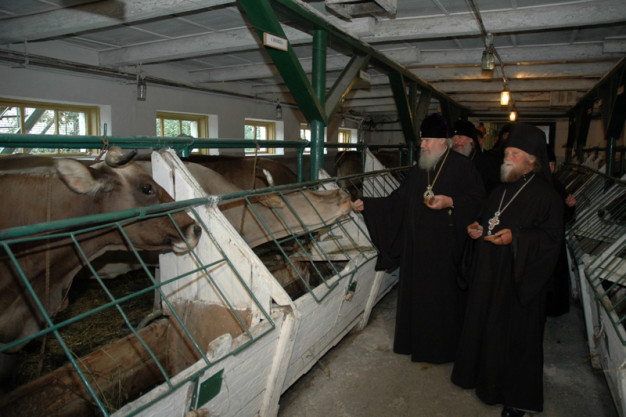Посещение Святейшим Патриархом Алексием подсобного хозяйства Оптиной пустыни
