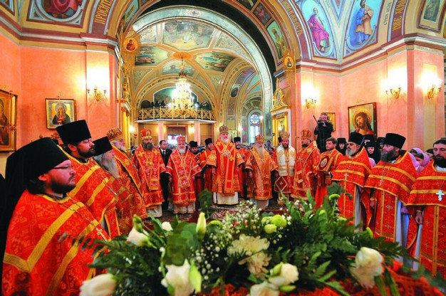 Начало Патриаршей службы. Воскресенский собор обители.