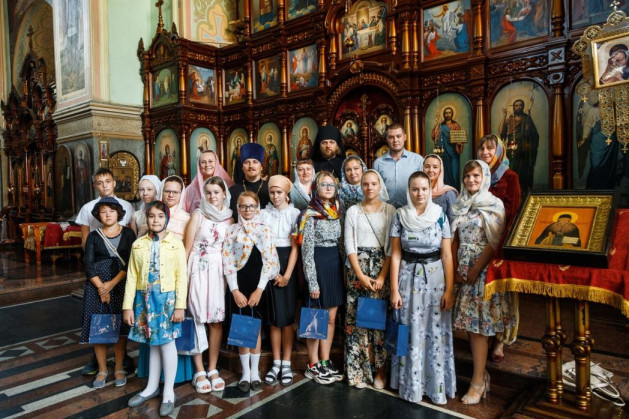 Фотография на память. Один из недавних выпусков воскресной школы