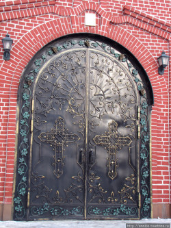 дверь собора