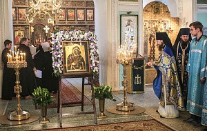 В Высоко-Петровский монастырь на один день доставили  чтимый список Толгской иконы Божией Матери