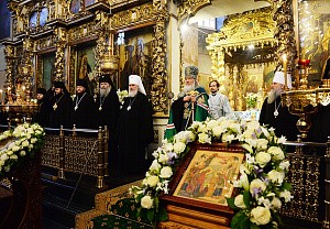 Патриарх Кирилл отслужил молебен в Донском монастыре у мощей свт. Тихона