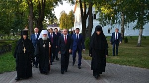 Президент РФ В.В. Путин посетил Свято-Введенский Толгский монастырь