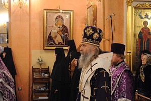 Архиепископ Сергиево-Посадский Феогност  совершил Литургию в Покровском  монастыре