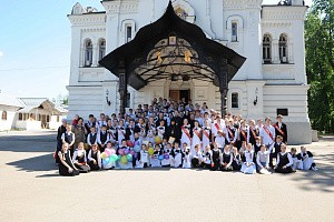 В Православной гимназии подворья Покровского монастыря в Троице-Лыкове  состоялся праздник Последнего звонка