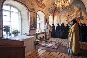 Архиепископ Феогност возглавил Божественную литургию в Троицком Александро-Невском монастыре в Акатове