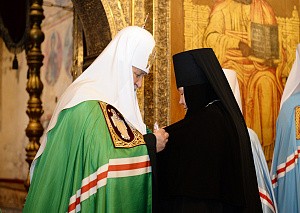 Патриарх Кирилл вручил орден настоятельнице Крестовоздвиженского Иерусалимского монастыря