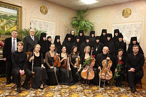 В Пюхтицком монастыре прошел концерт «Рождество в музыке»