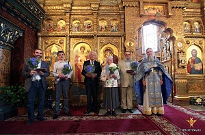 Сотрудникам Оптинского подворья в г. Санкт-Петербурге  в день его престольного праздника вручили Церковные награды